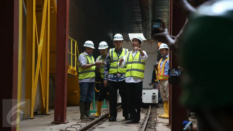 20151008-Jokowi Ajak Ahok Tinjau Pengeboran Terowongan MRT di Senayan