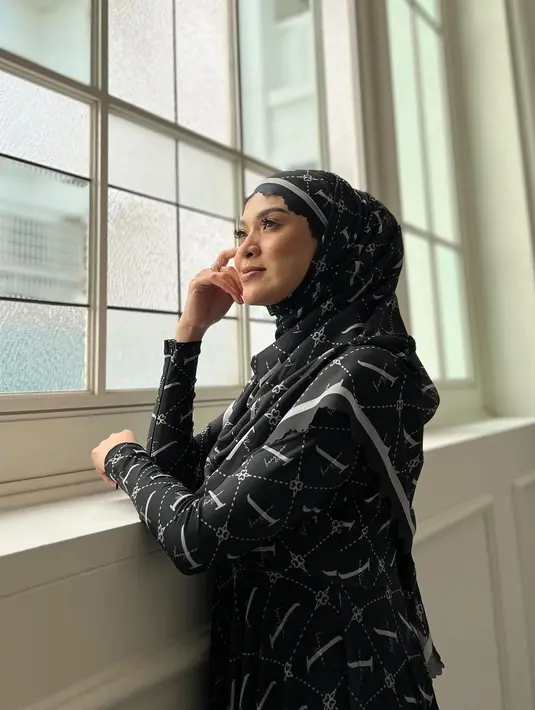 Delia Septianti mengungkapkan saat ini dirinya dan Adhe Masly memutuskan untuk menjalani hidup dengan masing-masing dan bukan sebagai pasangan lagi seperti sebelumnya. (FOTO: instagram.com/deliaseptianti/)