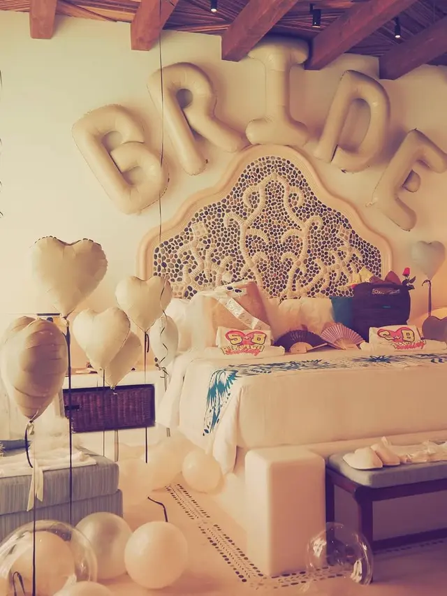 Dekorasi kamar Selena Gomez saat Bachelorette Party di Meksiko aura pengantin terpancar. [@selenagomez]