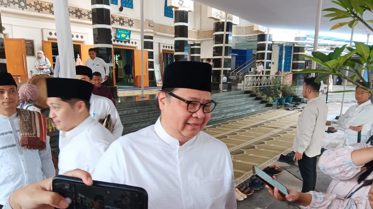 Momen Menko Airlangga Bareng Menkeu Purbaya Salat Idulfitri di Masjid Direktorat Jenderal Pajak