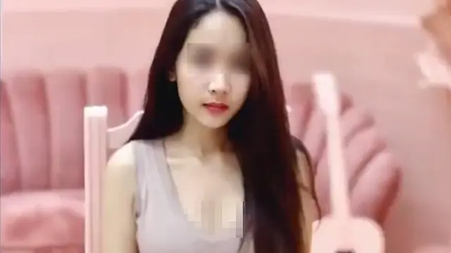 Setelah Setahun Operasi, Implan Payudara Wanita Ini Pecah Saat Bercinta