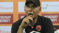 Pelatih kiper PSM Makassar di Liga 1 2019, Herman Kadiaman. (Bola.com/Abdi Satria)