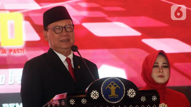 Tjahjo Kumolo Serahkan Jabatan Menkumham kepada Yasonna Laoly