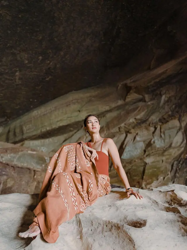 Atiqah Hasiholan liburan di Sumba (Instagram/atiqahhasiholan)