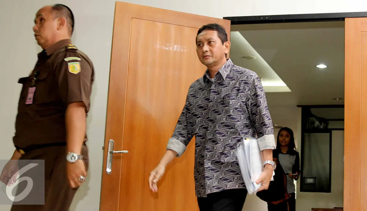 Udar Pristono usai menjalani persidangan di Pengadilan Tipikor, Jakarta, Senin (13/7/2015). Berdasarkan audit Badan Pengawas Keuangan dan Pembangunan (BPKP) kerugian negara mencapai Rp 54,389 miliar.(Liputan6.com/Helmi Afandi)