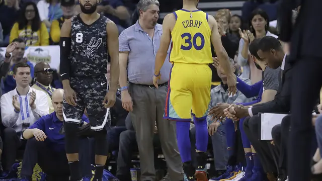 Stephen Curry mengalami cedera engkel