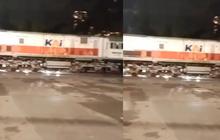 Viral Aksi Pemotor Terobos Perlintasan Kereta Saat Konvoi di Bandung, Kereta Hingga Berhenti Mendadak
