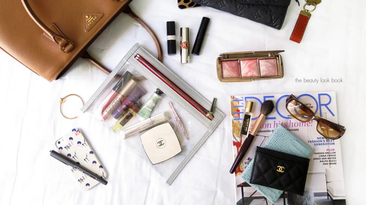 5 Item Kosmetik yang Wajib Dibawa Saat Traveling