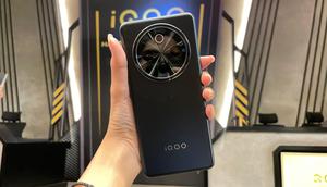 Hands On iQOO Z10 yang Siap Meluncur di Indonesia (Liputan6 tekno/reporter Dinda Ariyani)