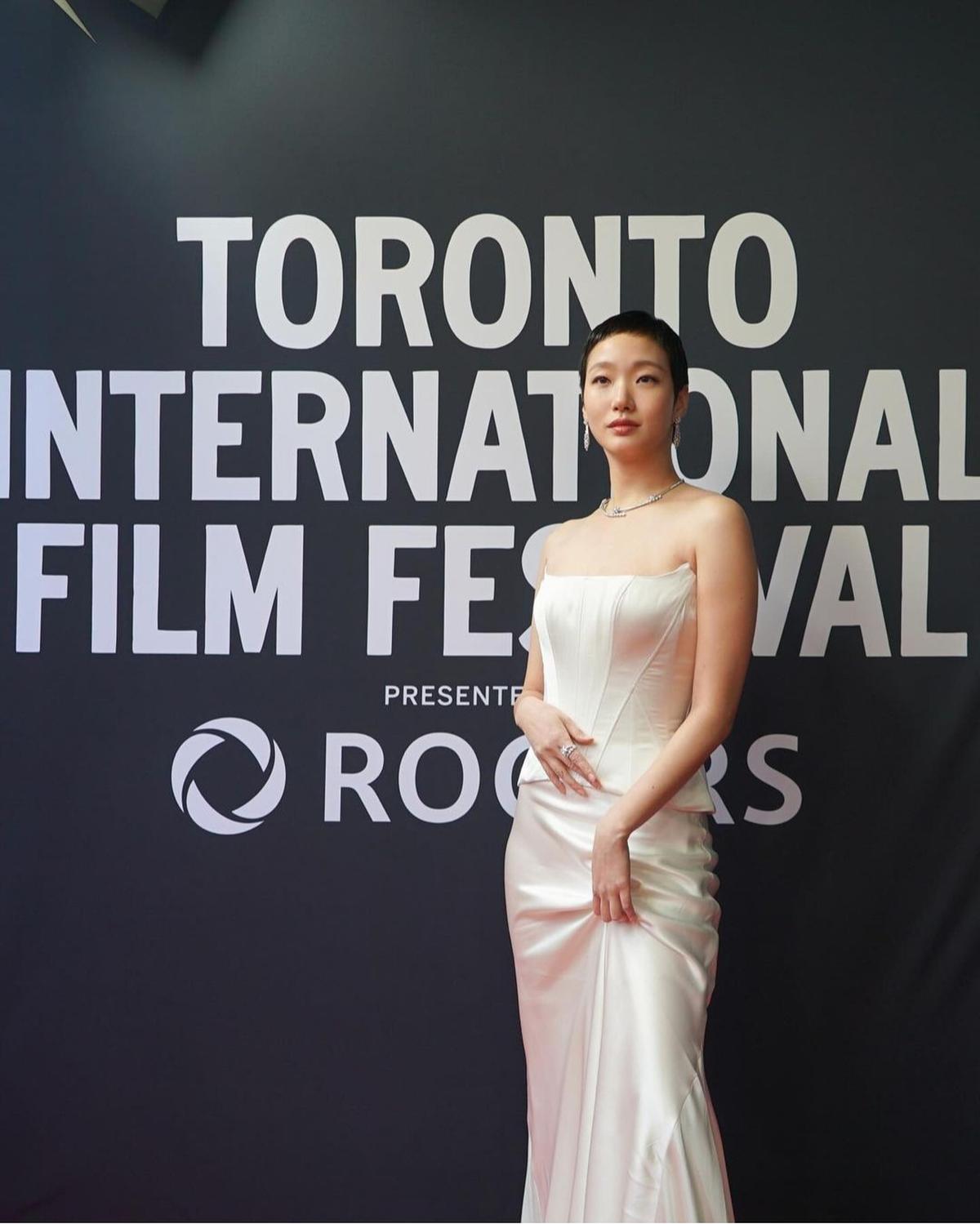 Artis Cantik Korea dengan Pixie Cut