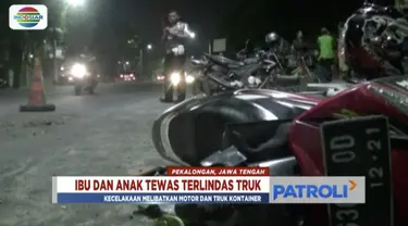 Kecelakaan antara truk dan motor terjadi usai motor oleng dan terjatuh saat menyalip kendaraan lain.