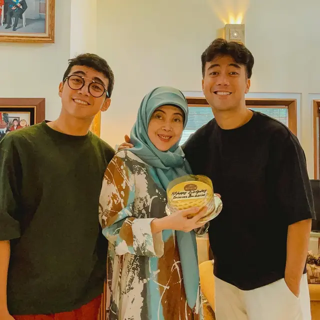 Vidi Aldiano dan Ibunda (instagram @princessbesbarini)