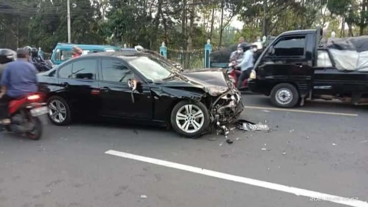 Tabrakan beruntun di jalur Puncak Bogor