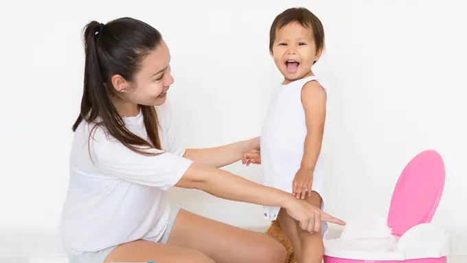 Bingung Cara Melatih Anak Buang Air di Toilet? Cek Tips Berikut Ini