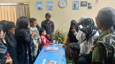 Ditemukan Terperangkap di Kamar, Jenazah Guntur Korban KM Virgo Dimakamkan