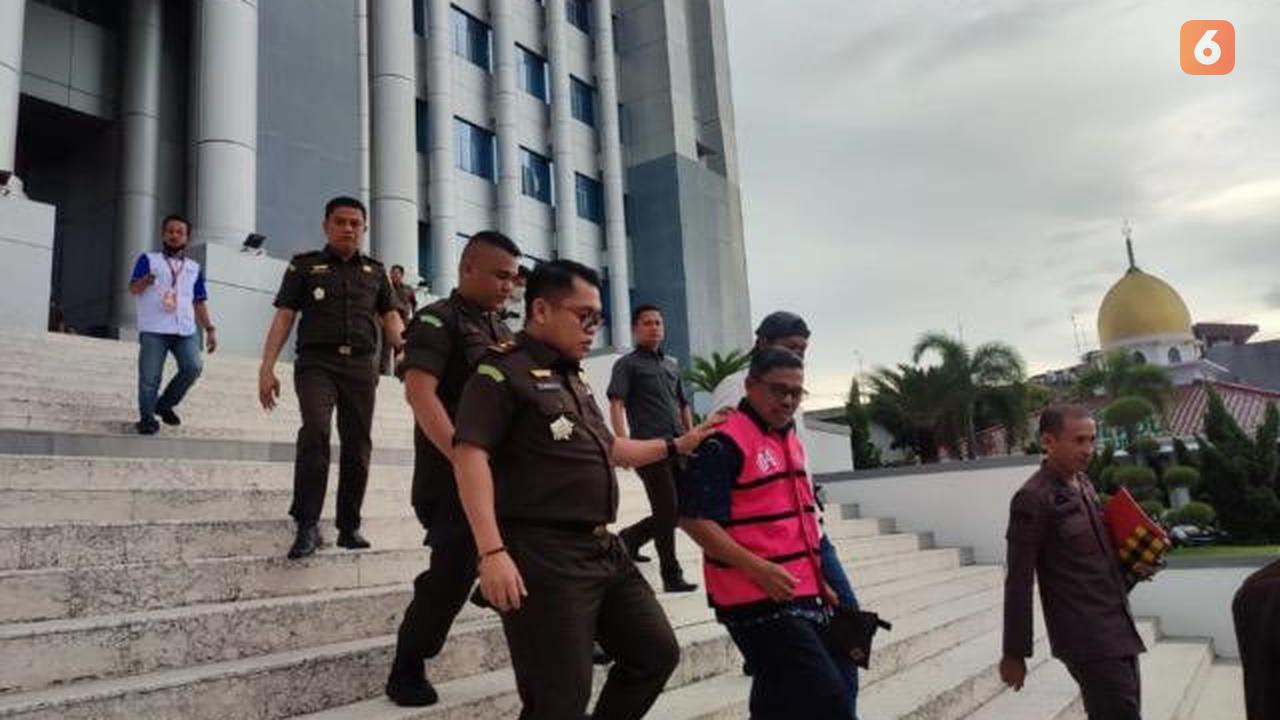 Eks Kepala BPKAD Kabupaten Takalar jadi tersangka korupsi tambang pasir laut (Liputan6.com/Eka Hakim)