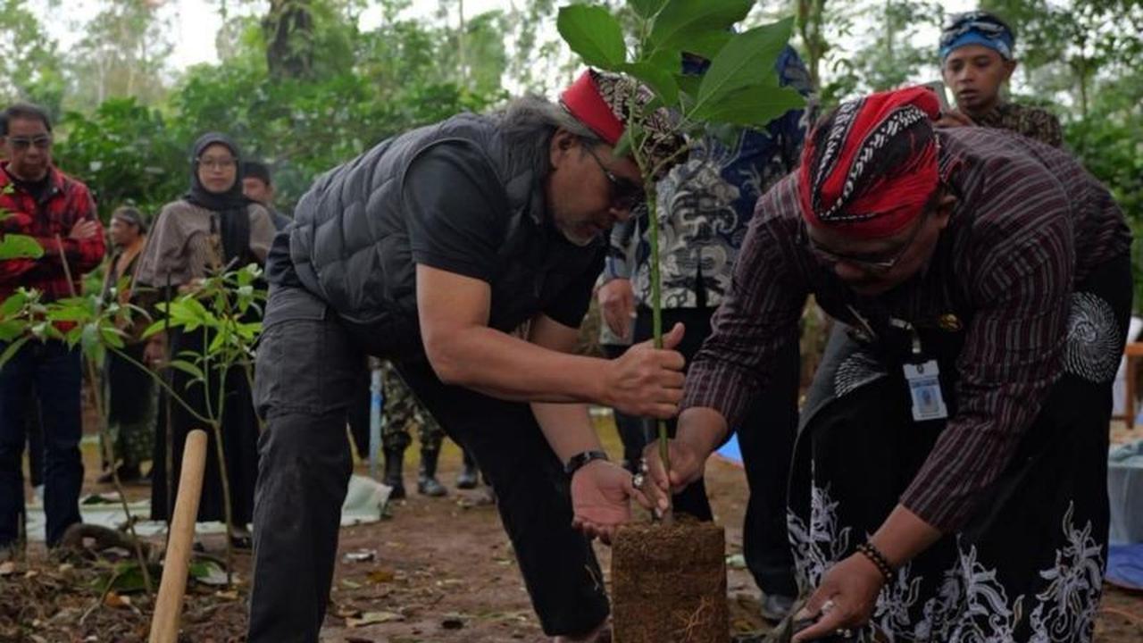 Aksi Penghijauan Bupati Temanggung di Tengah Sadranan Bejen, Simbol Merawat Alam dan Leluhur