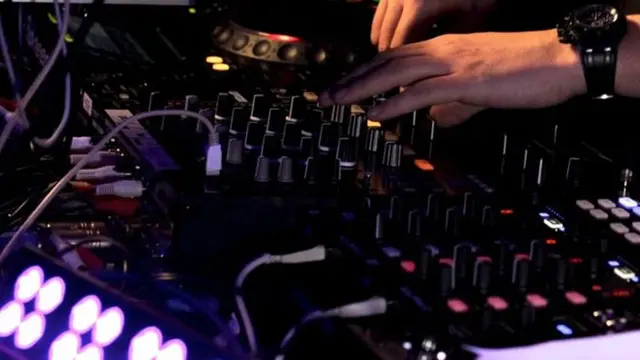 Remix Azan Jadi House Music, Kelab Malam Tunisia Ditutup