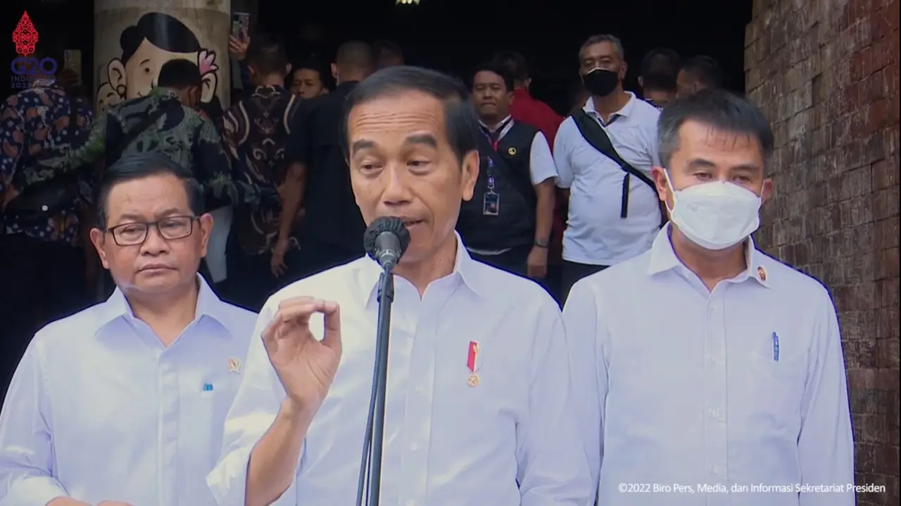 Presiden Joko Widodo mengajak sejumlah media massa internasional untuk mengunjungi ke pasar Badung, Bali.