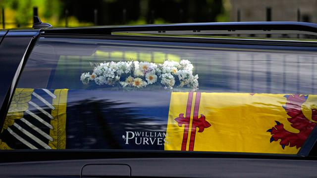 Jenazah Ratu Elizabeth II Diberangkatkan dari Kastil Balmoral ke Istana Holyroodhouse di Edinburgh