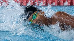 Momen tersebut terjadi pada hari kedua Indonesia Open Aquatic Championships (IOAC) 2025 yang berlangsung di Stadion Akuatik Gelora Bung Karno, Senayan, Jakarta, Rabu (12/11/2025). (Bola.com/Bagaskara Lazuardi)