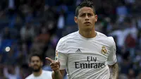 James Rodriguez mencetak dua gol saat Real Madrid  melumat Eibar pada lanjutan La Liga Spanyol di Stadion Santiago Bernabeu (9/4/2016). (REUTERS/Andrea Comas)