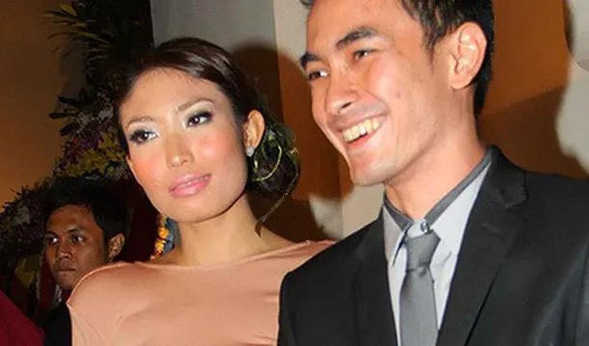 4. Ayu Dewi dan Zumi Zola