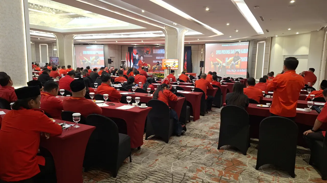 Bimbingan Teknis (Bimtek) Anggota Fraksi PDIP se-Kalimantan yang diselenggarakan di Jakarta Barat.