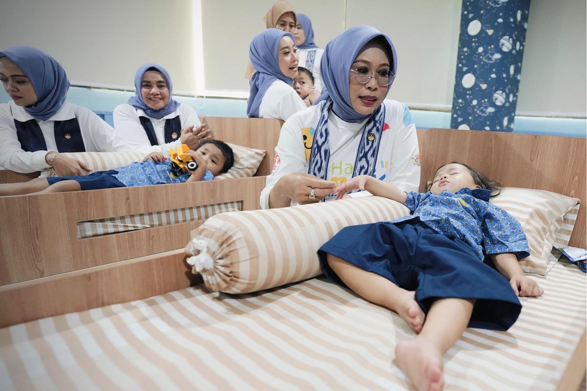 Penasihat I Dharma Wanita Persatuan (DWP) Kemensos Fatma Saifullah Yusuf hadiri acara puncak peringatan Hari Anak Nasional