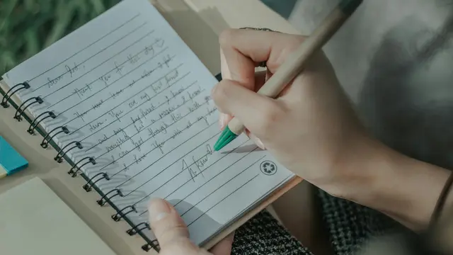 1. Tulis Semua yang Ada di Pikiran (Brain Dump)