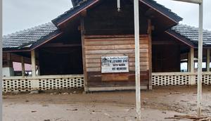 Masjid Madinah yang berlokasi di Kabupaten Pidie Jaya, Aceh, mengalami kerusakan berat akibat bencana banjir bandang Sumatera. (dok. Biro Humas Kemenbud)