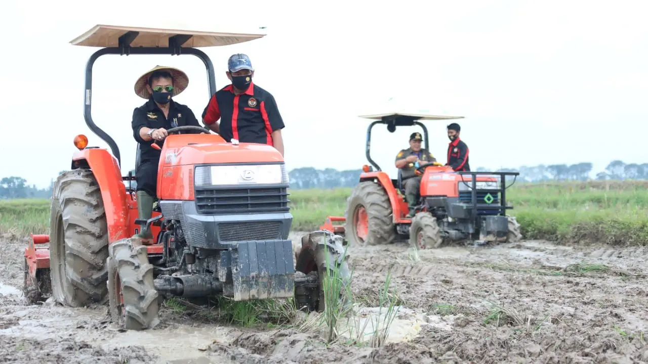 Tingkatkan Produksi, Mentan Tancap Gas Percepatan Tanam di Lampung Tengah