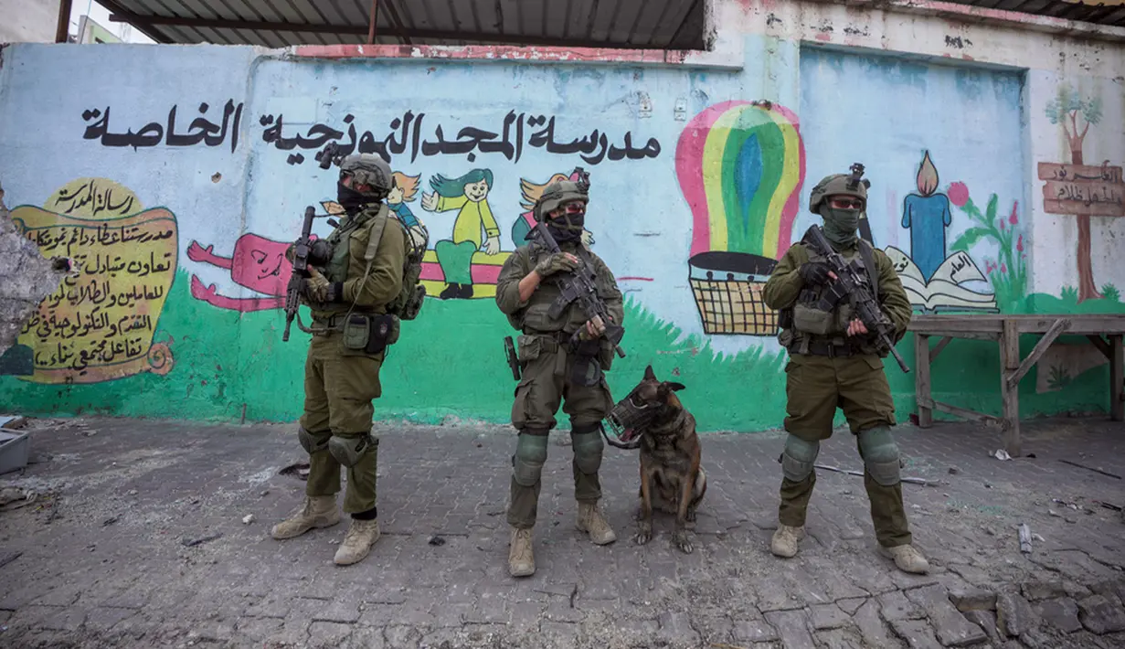 Pasukan darat Israel memasuki Gaza pada akhir Oktober dan dengan cepat mengepung Kota Gaza, pemukiman utama di utara. (AP Photo/Victor R. Caivano)