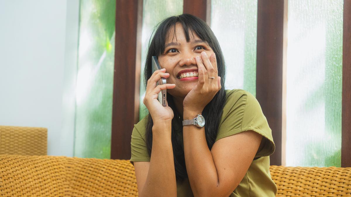7 Tanda Seseorang Jatuh Cinta Padamu dari Cara Dia Mendengarkan Ceritamu