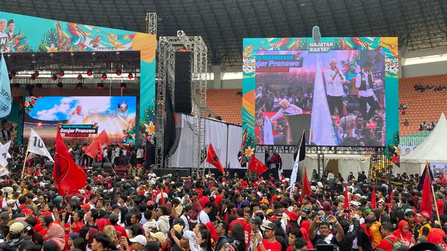 Calon presiden (Capres) nomor urut 3, Ganjar Pranowo saat menghadiri hajatan rakyat bogor di Stadion Pakansari, Jumat (9/2/2024).