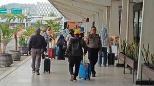 Erupsi Anak Krakatau Ganggu Jadwal di Bandara Lampung, Penumpang Menanti Kepastian