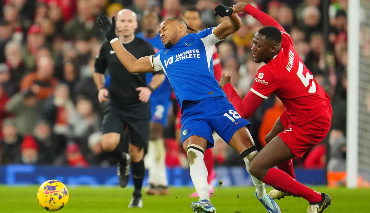 Sementara, Chelsea memperkecil ketinggalan berkat gol Christopher Nkunku. (AP Photo/Jon Super)