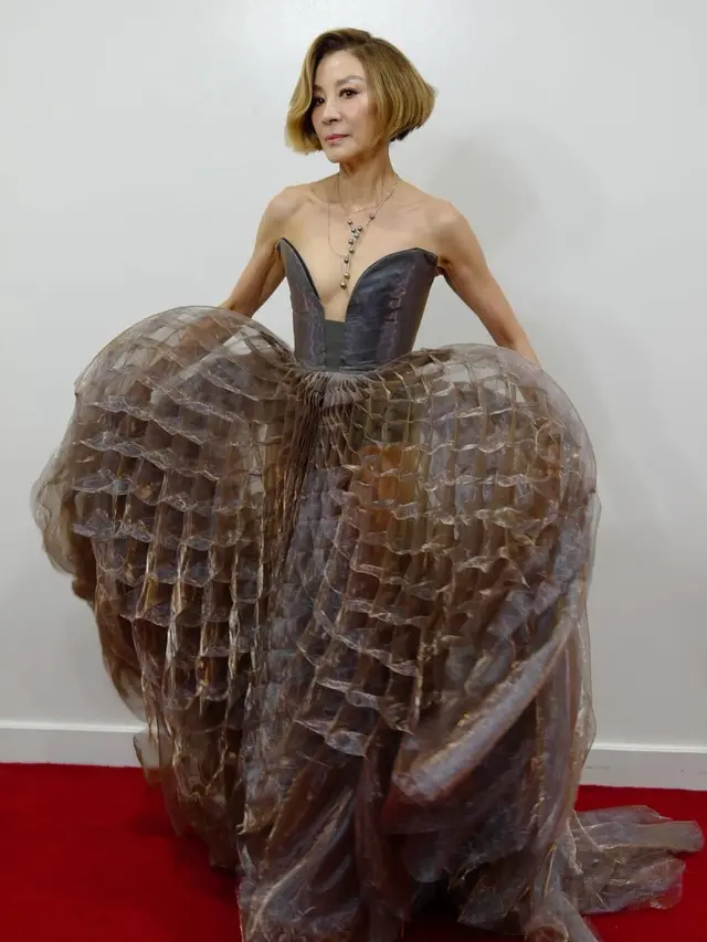 Michelle Yeoh saat Premier Wicked: For Good Singapura [@michelleyeoh_official]