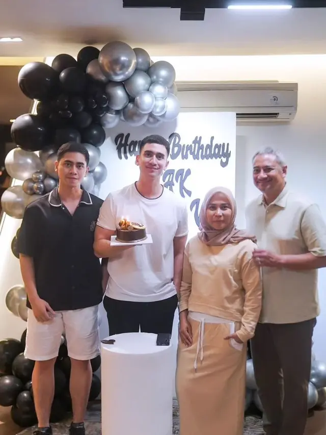 Verrel Bramasta dan Keluarga