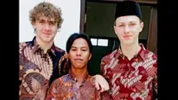 Viral 2 Pria WNA Jadi Pelayan di Acara Pernikahan di Klaten, Lengkap Pakai Peci dan Sarung
