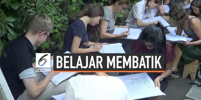 VIDEO: Bule Belajar Membatik di Kampung Batik Laweyan
