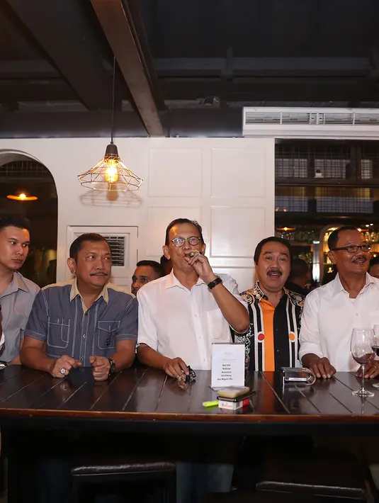 Roy Marten didampingi oleh sang istri, Anna Maria, Gading Marten, Gissela dan keluarga. Tentunya para sahabat dan rekan aktor lawas, musisi tanah air pada era 70-80an ikut meramaikan acara perayaan ulang tahun Roy Marten. (Andy Masela/Bintang.com)