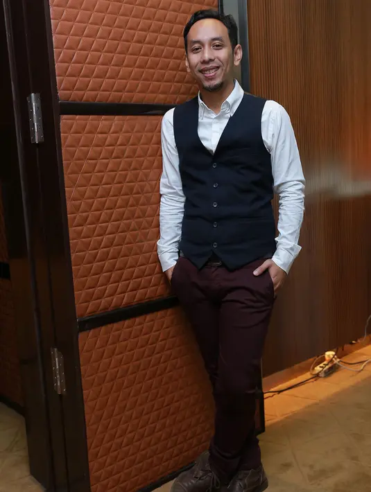 "Saya punya album dengan konsep rahasia. Saya menantang orang yang suka musik saya, tantangannya, mereka mau enggak denger lagunya tapi dengan membeli album ini," kata Pongki di kawasan SCBD, Jakarta, Kamis (29/10/2015). (Galih W. Satria/Bintang.com)