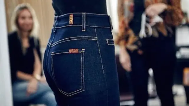 Punya Bokong Seksi, Wanita Ini Jadi Model Celana Jeans Selama 14 Tahun