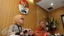 Ketua KPK, Agus Rahardjo (kanan) dan Humas KPK Ipi Maryati Kuding saat menggelar konferensi pers di KPK, Jakarta, Kamis (10/11). KPK memberikan keterangan terkait perkembangan penanganan sejumlah kasus. (Liputan6.com/Helmi Afandi)