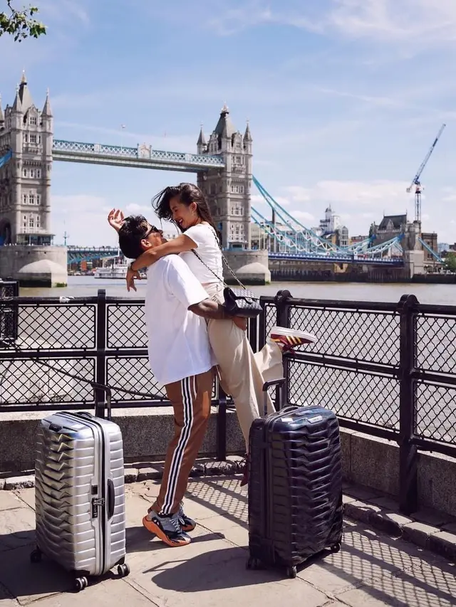 Jennifer dan Irfan Bachdim terlihat mesra