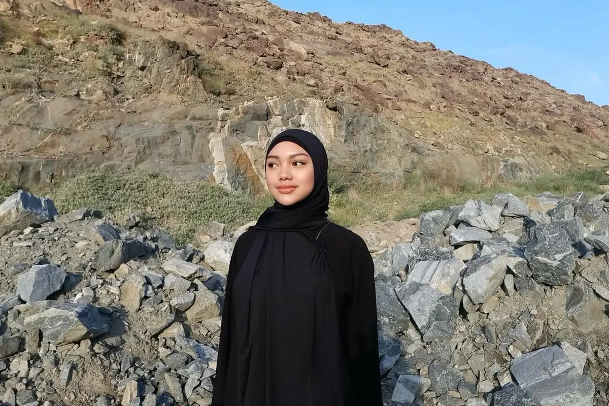 Potret Naura Ayu Menutup Tahun 2024 dengan Ibadah Umrah, Perpaduan Gaya Syar'i dan Modern