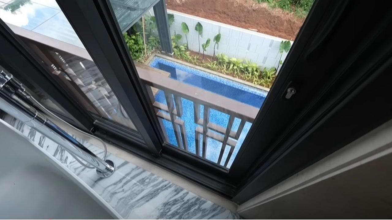 10 Potret Kamar Mandi Luna Maya Mewah dan Luas, Mahal Sekelas Hotel Bintang 5