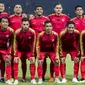 Para pemain Timnas Indonesia foto bersama sebelum melawan Taiwan pada laga Grup A Asian Games di Stadion Patriot, Jawa Barat, Minggu (12/8/2018). Indonesia menang 4-0 atas Taiwan. (Bola.com/Vitalis Yogi Trisna)