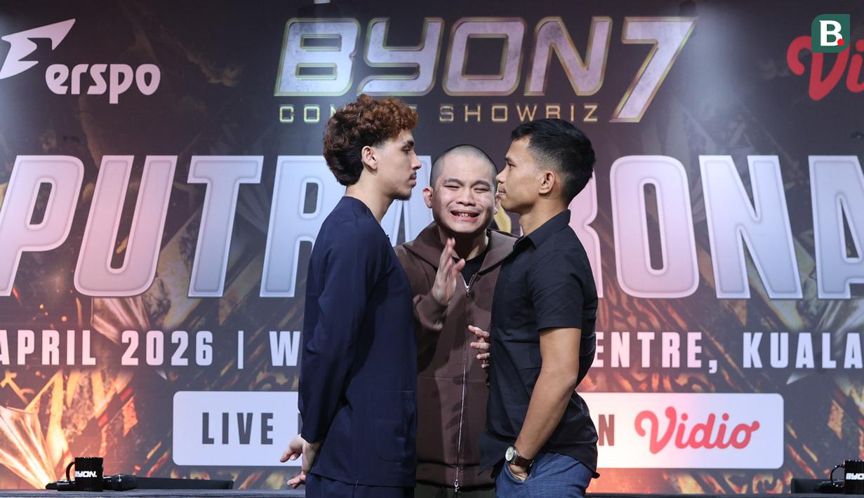 Presiden Byon, Yoshua Marcellos Muliardo bersama petarung Putra Abdullah dan Ronal Siahaan saat Face off sekaligus jumpa pers Byon Combat Showbiz Vol.7 di SCTV Tower, Jakarta, Kamis (12/3/2026). (Bola.com/M Iqbal Ichsan)